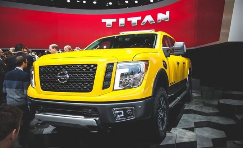2016-Nissan-Titan-XD-102-876x535