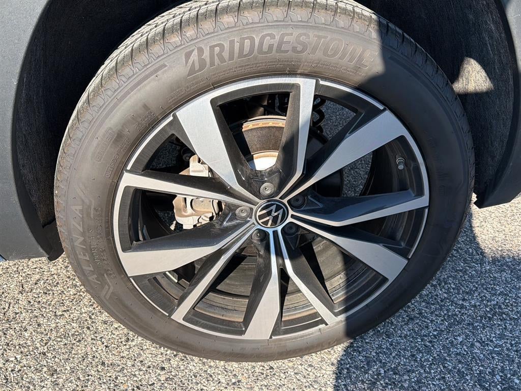 2025 Volkswagen Atlas Cross Sport 2.0T SEL Premium R-Line