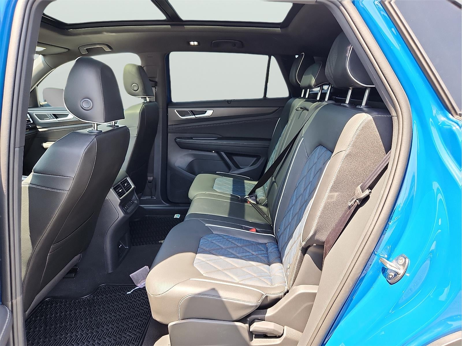 2025 Volkswagen Atlas Cross Sport 2.0T SEL Premium R-Line