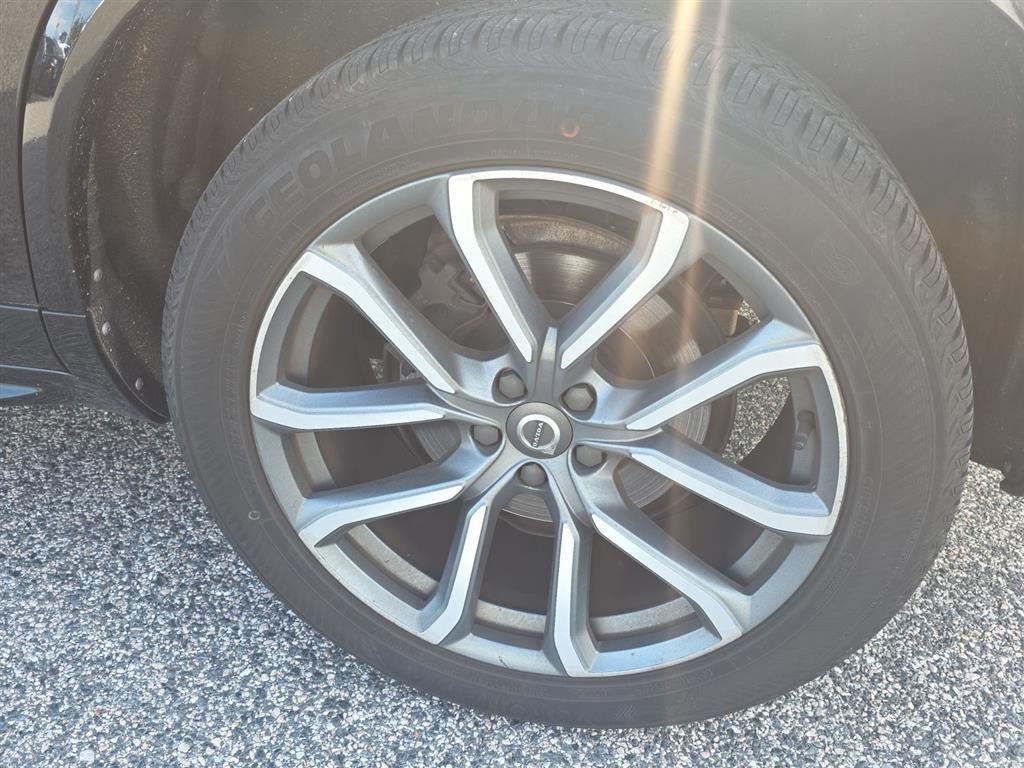 2017 Volvo XC90 Momentum
