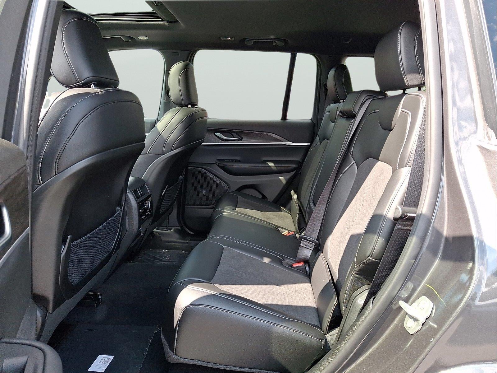 2026 Jeep Grand Cherokee Laredo Altitude