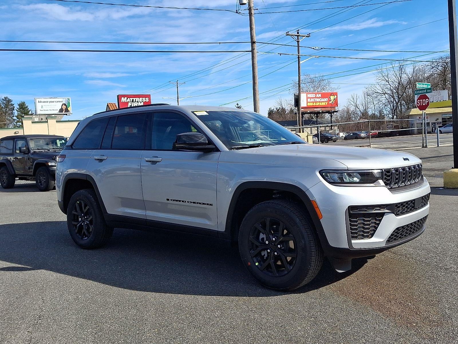 2026 Jeep Grand Cherokee Laredo Altitude