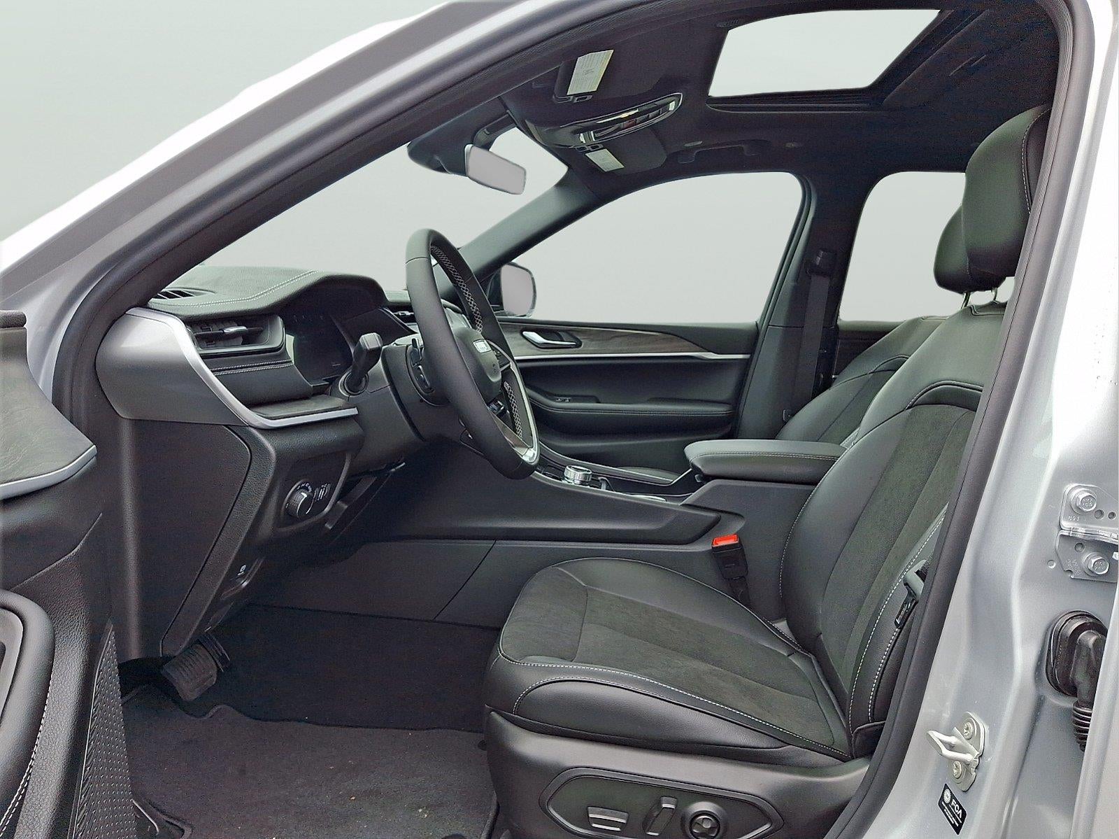 2026 Jeep Grand Cherokee L Laredo Altitude