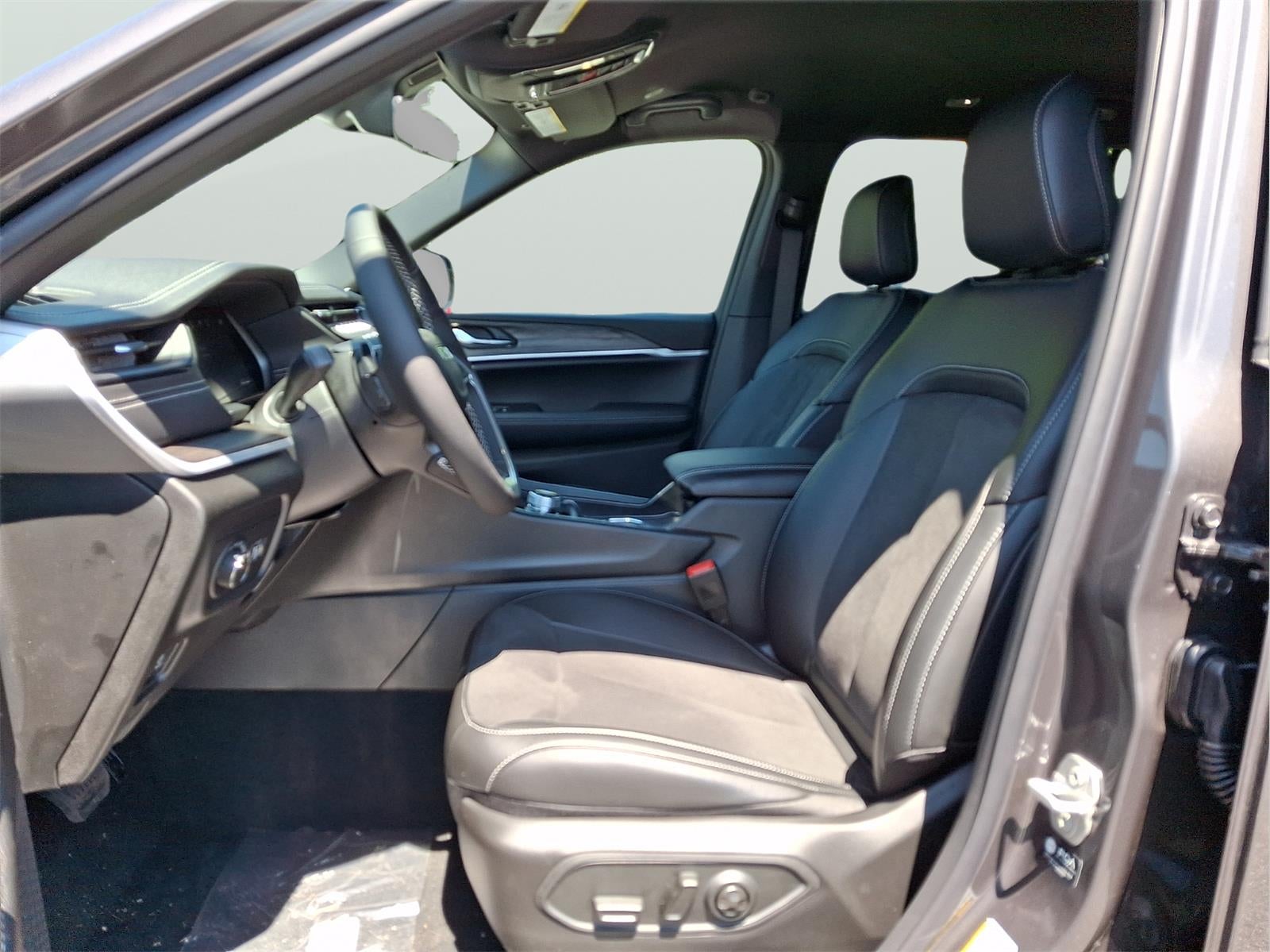 2026 Jeep Grand Cherokee L Laredo Altitude