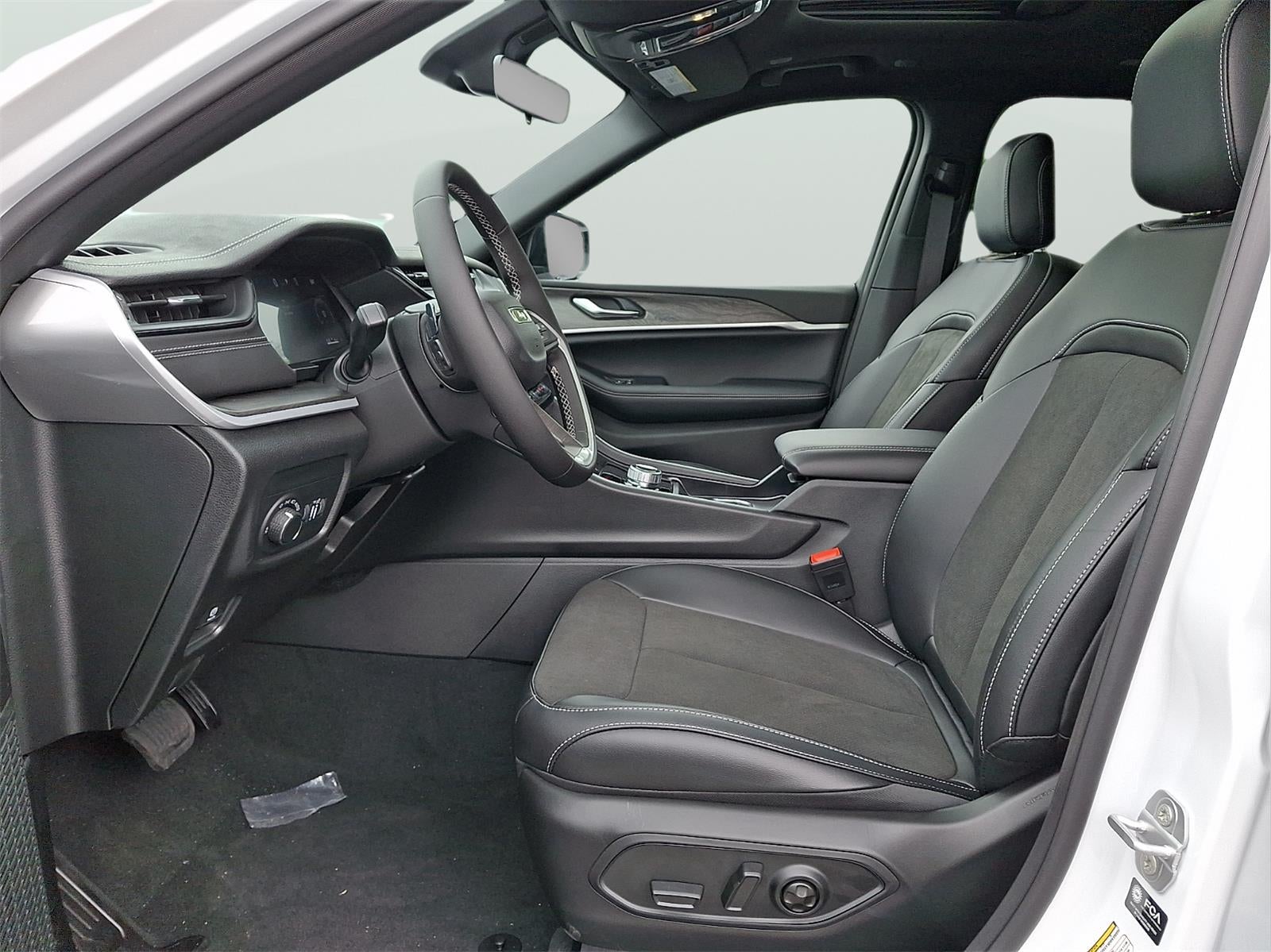 2026 Jeep Grand Cherokee L Laredo Altitude