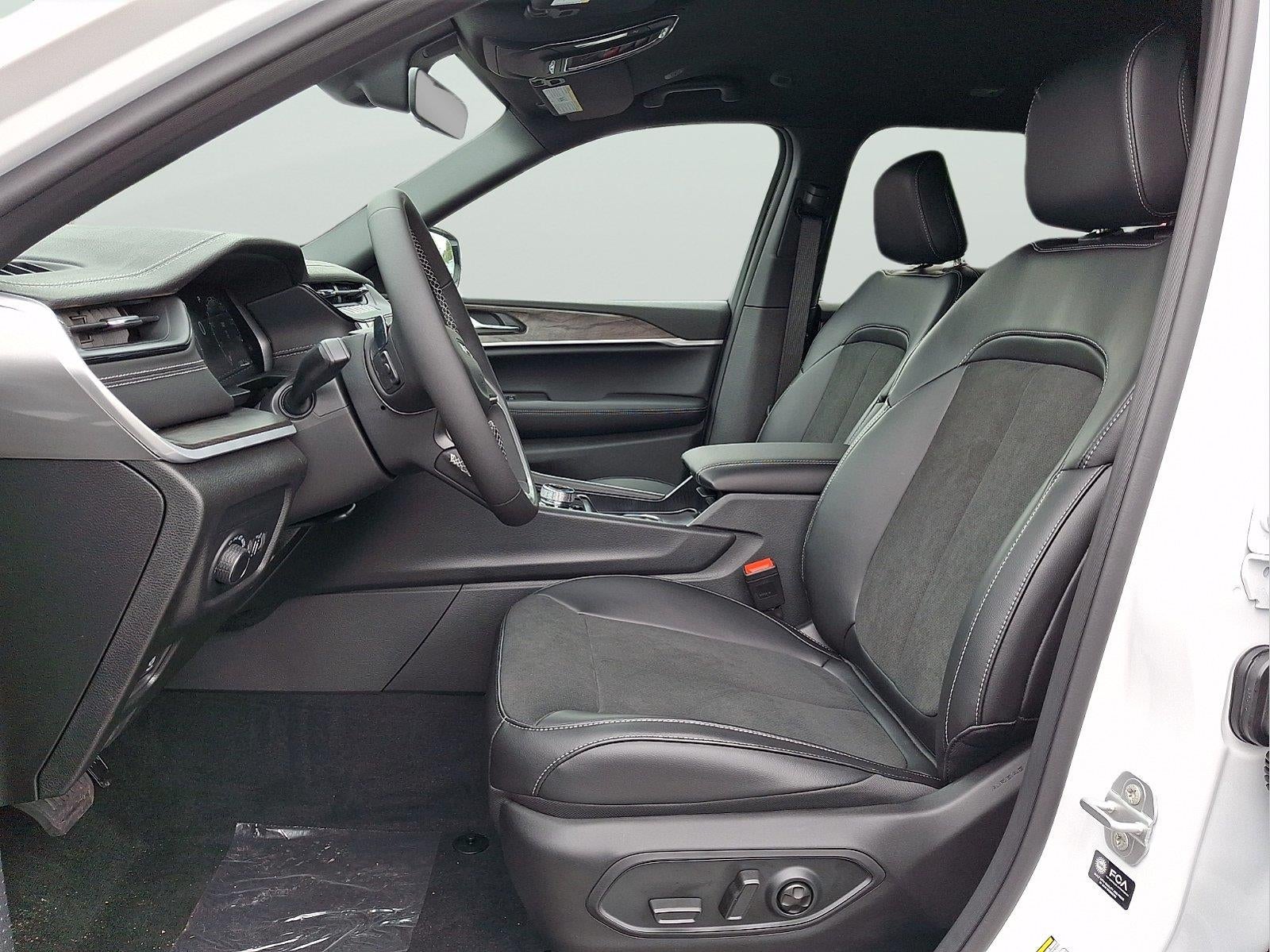 2027 Jeep Grand Cherokee L Laredo Altitude