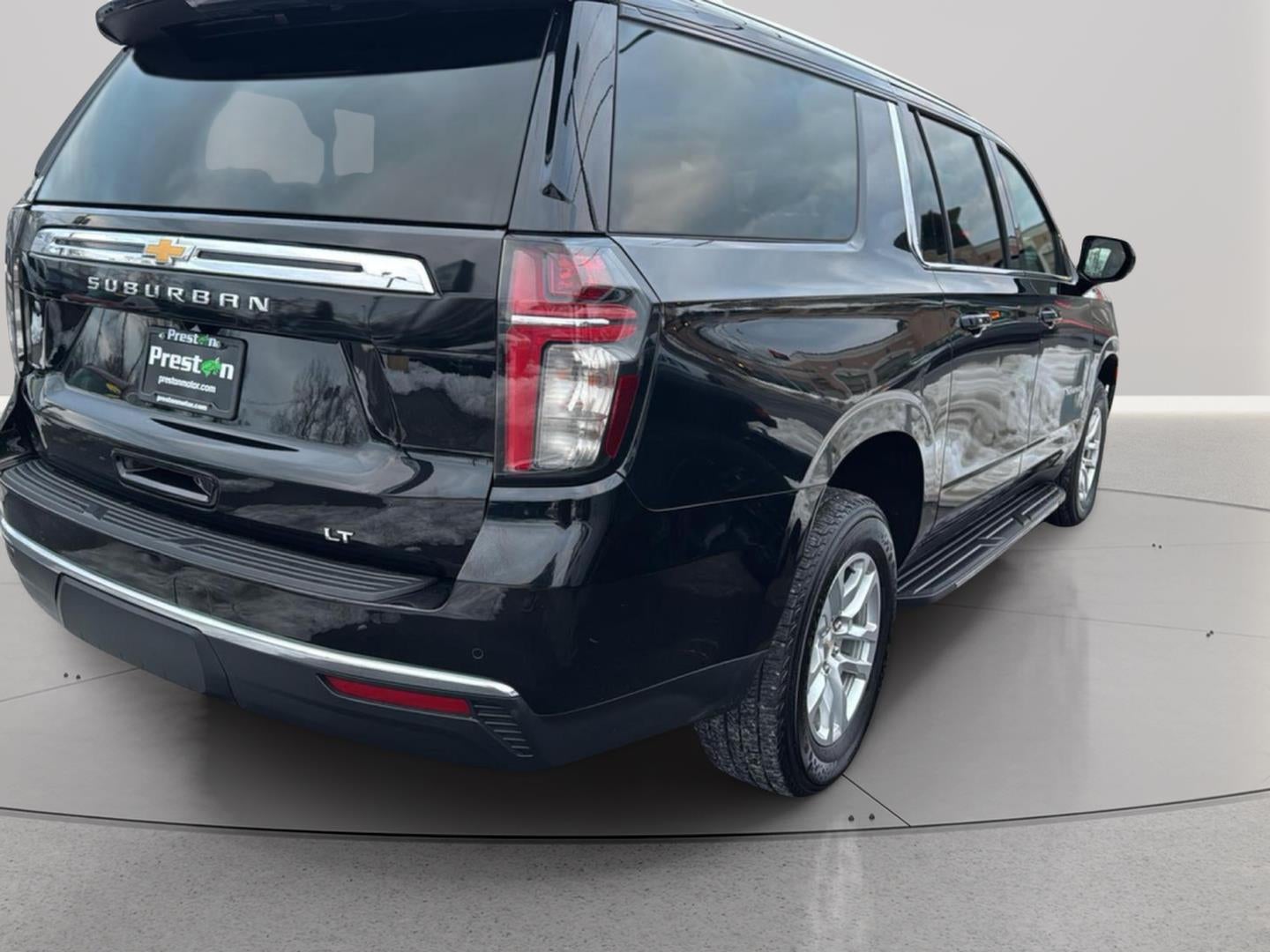 2023 Chevrolet Suburban LT