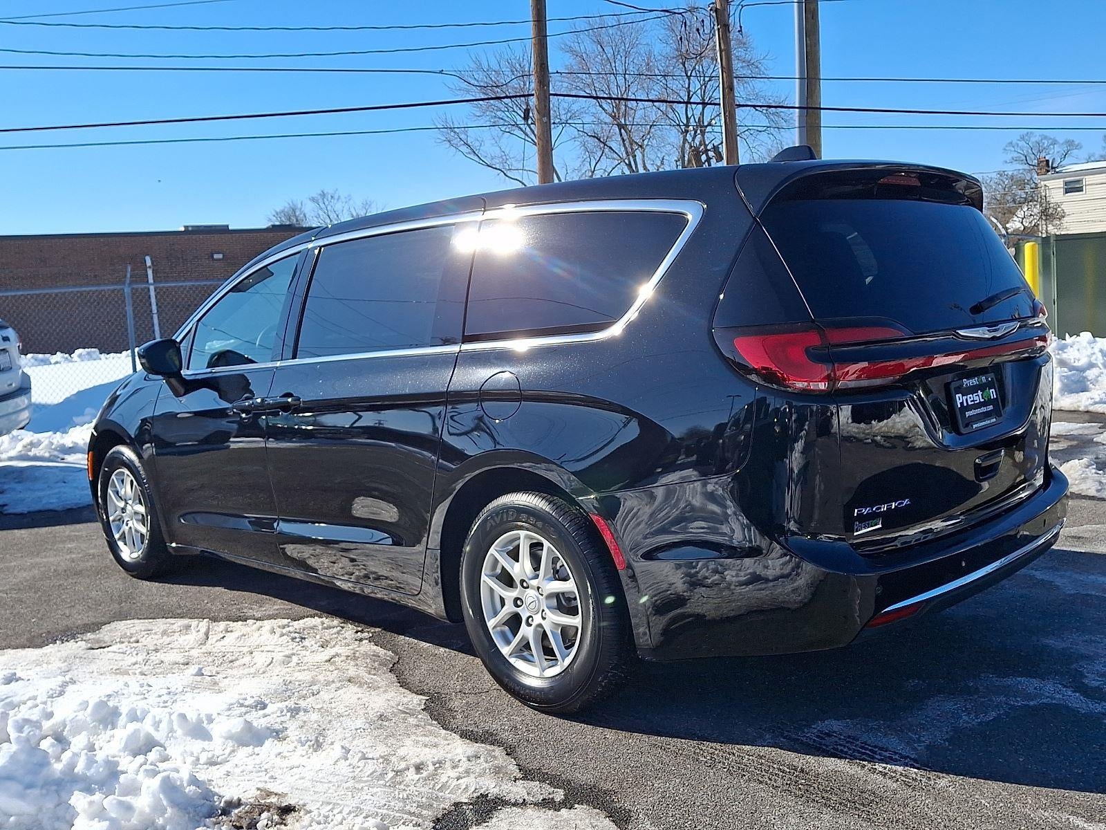 2025 Chrysler Pacifica Select