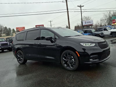 2026 Chrysler Pacifica Select