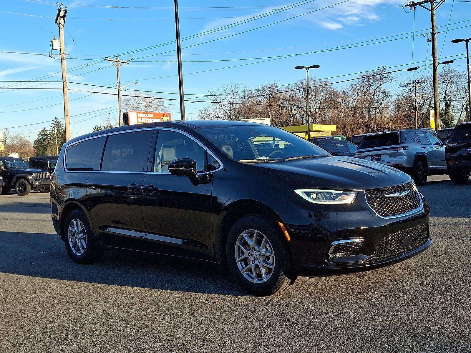 2026 Chrysler Pacifica Select