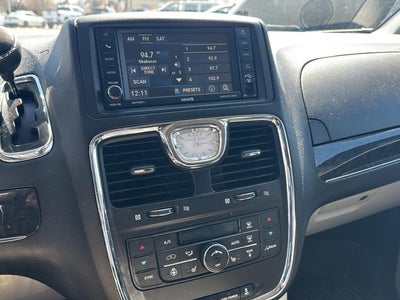 2016 Chrysler Town & Country Touring