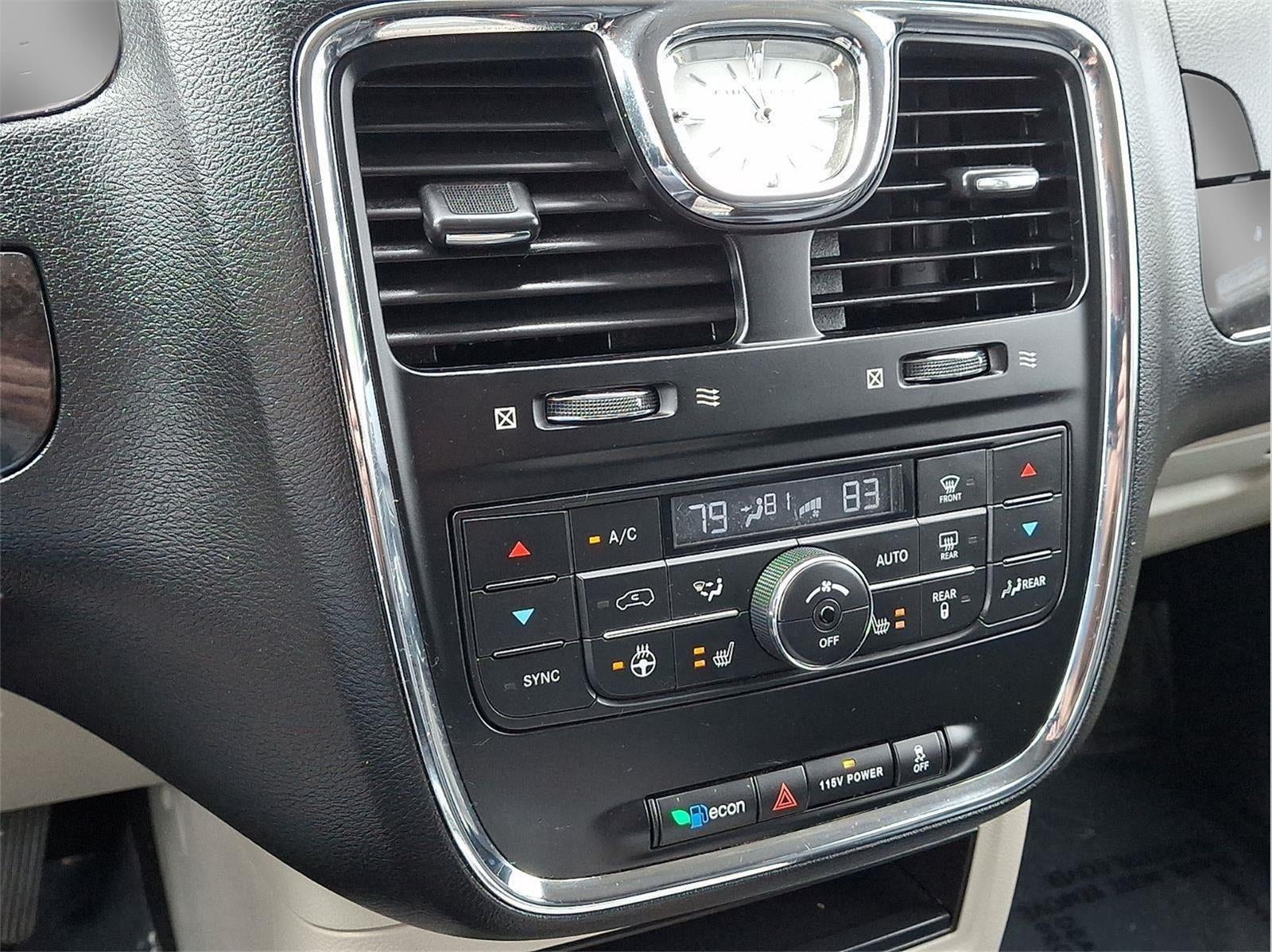 2016 Chrysler Town & Country Touring