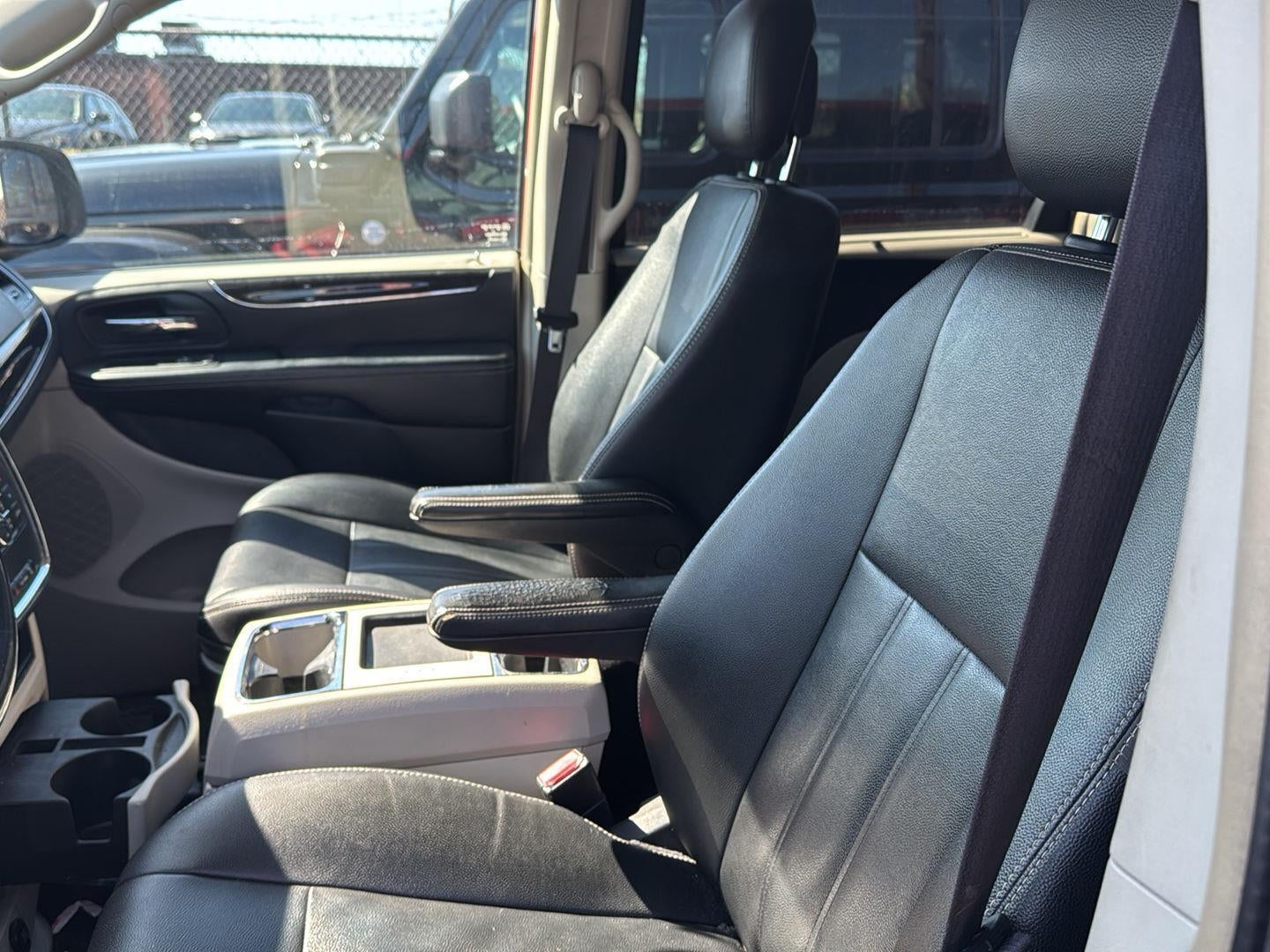 2016 Chrysler Town & Country Touring