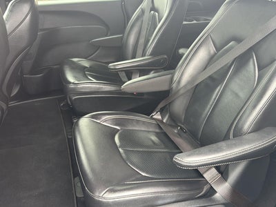 2022 Chrysler Pacifica Hybrid Touring L