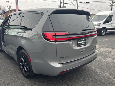 2022 Chrysler Pacifica Hybrid Touring L