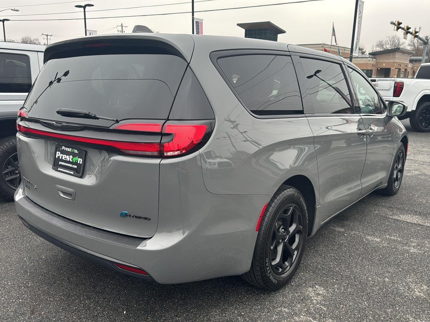 2022 Chrysler Pacifica Hybrid Touring L