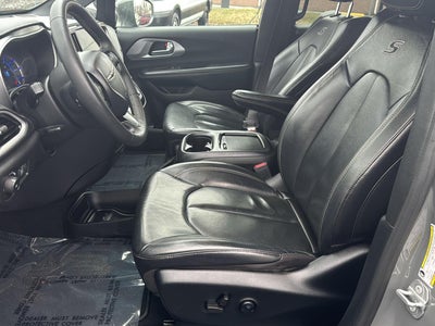 2022 Chrysler Pacifica Hybrid Touring L