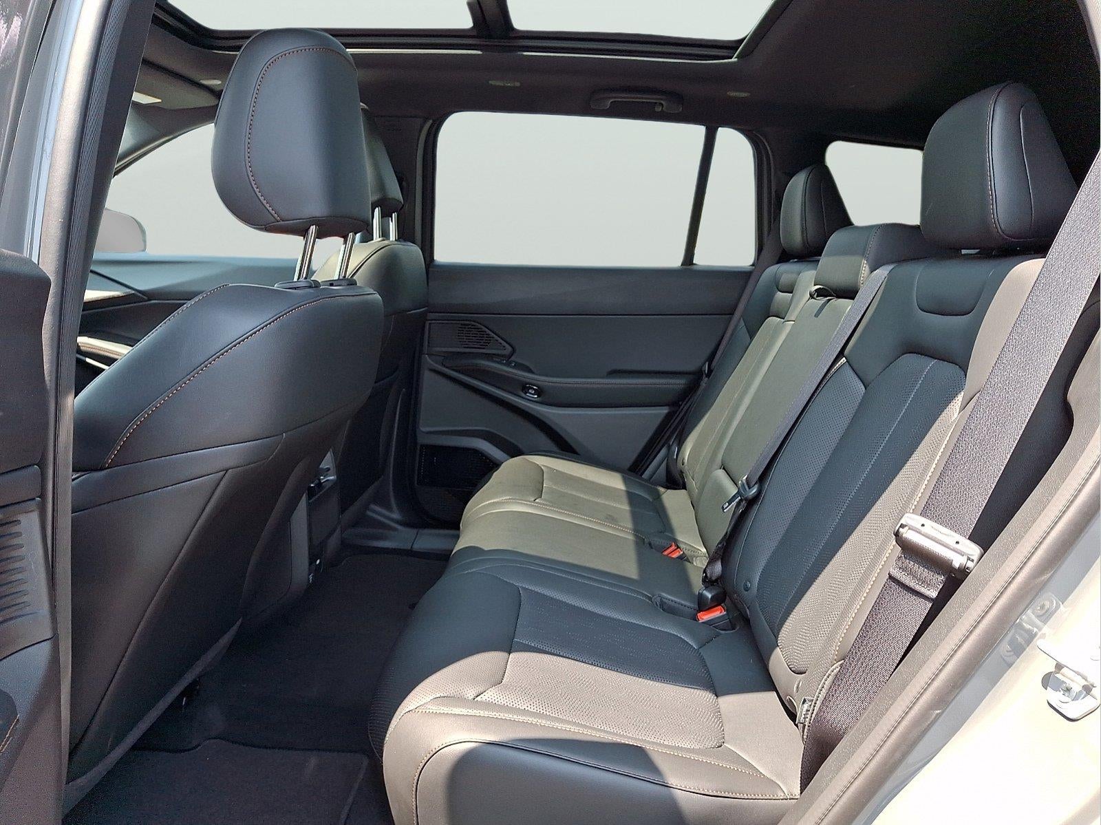 2026 Jeep CHEROKEE Overland