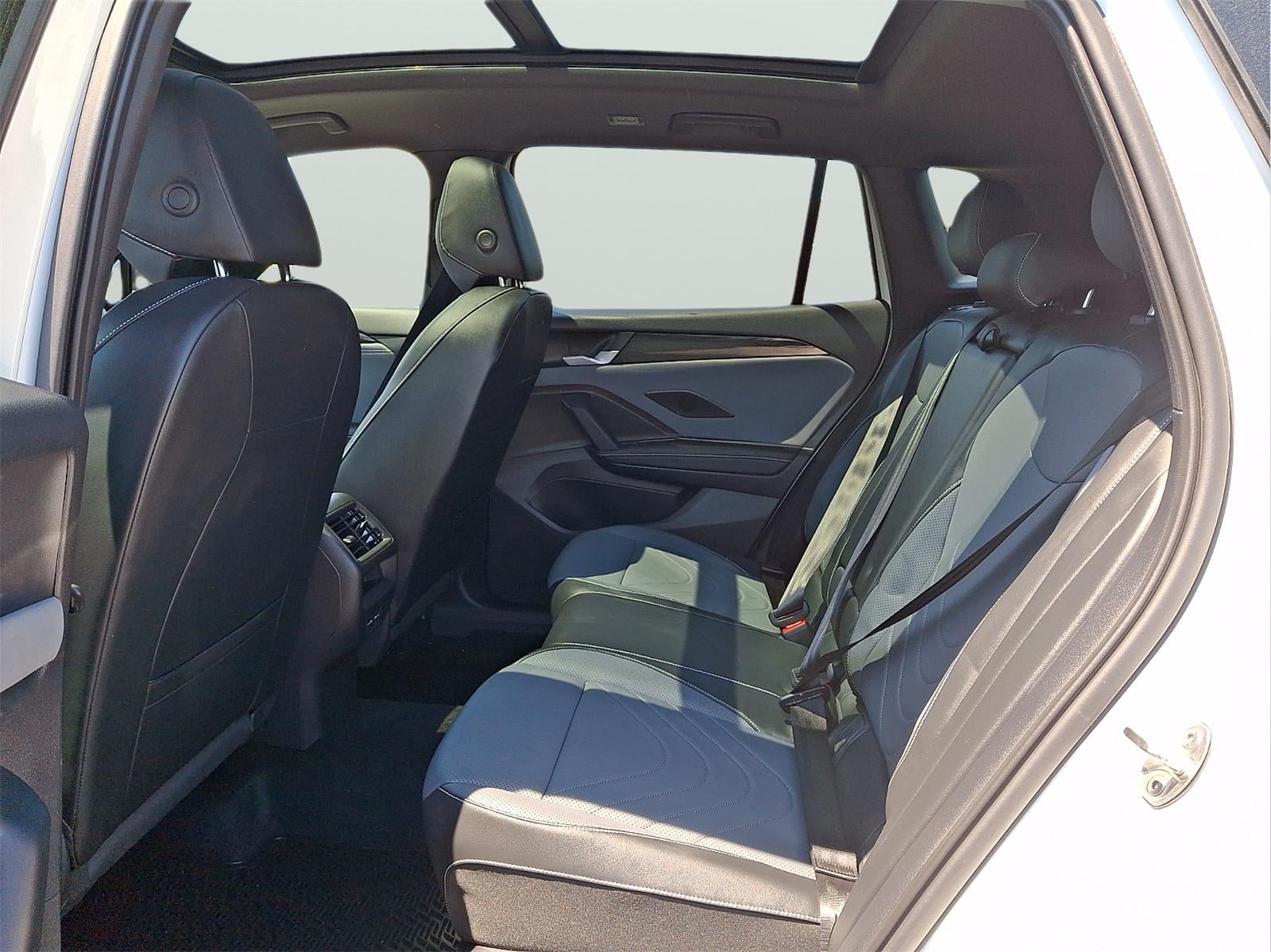 2025 Volkswagen Tiguan SE R-Line Black