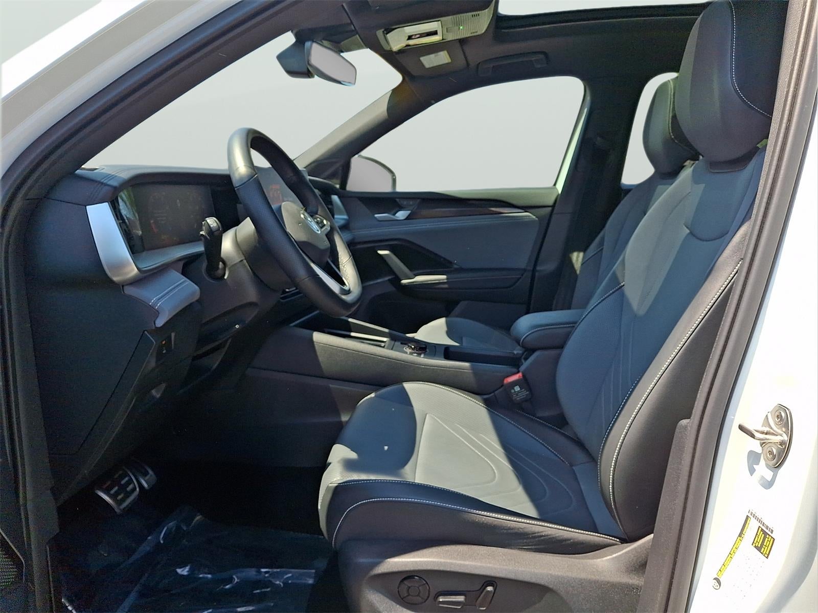 2025 Volkswagen Tiguan SE R-Line Black