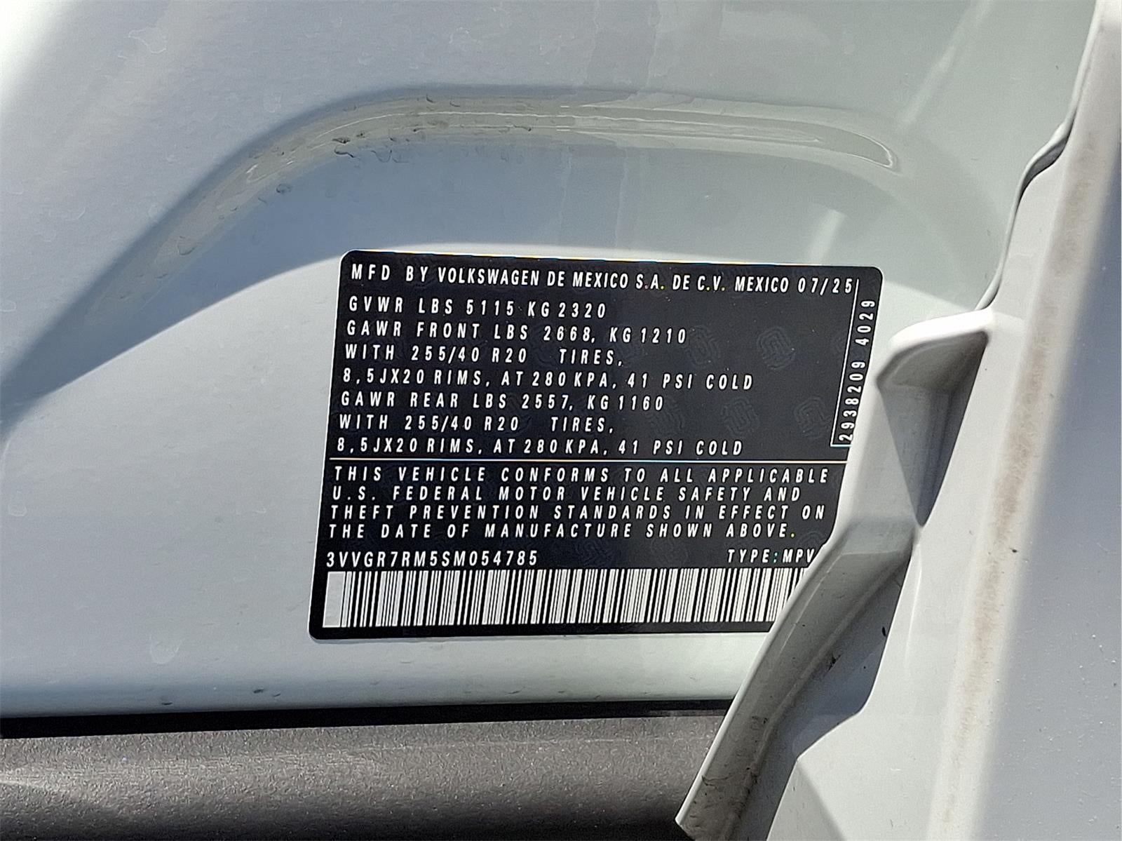 2025 Volkswagen Tiguan SE R-Line Black