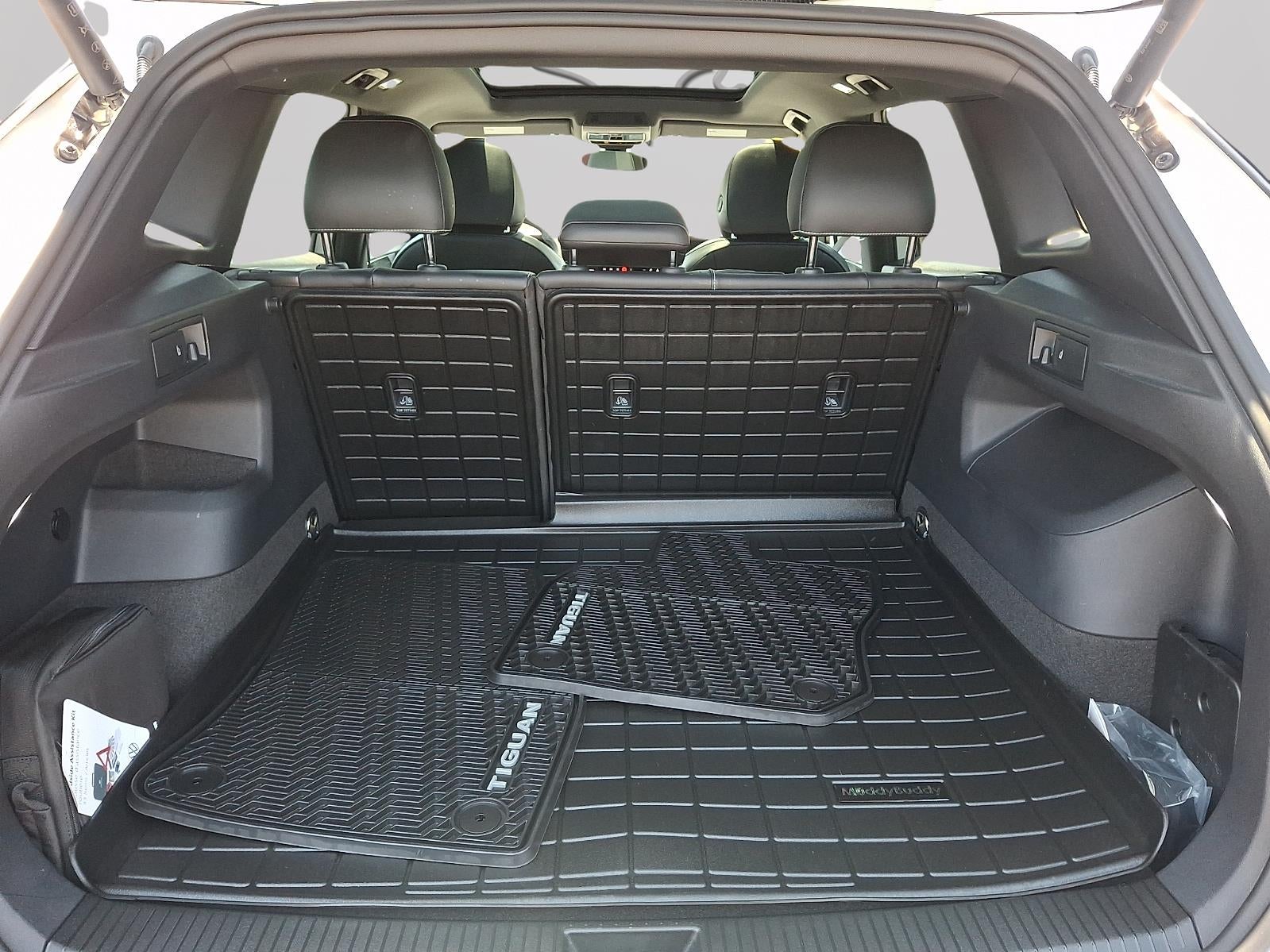 2025 Volkswagen Tiguan SE R-Line Black