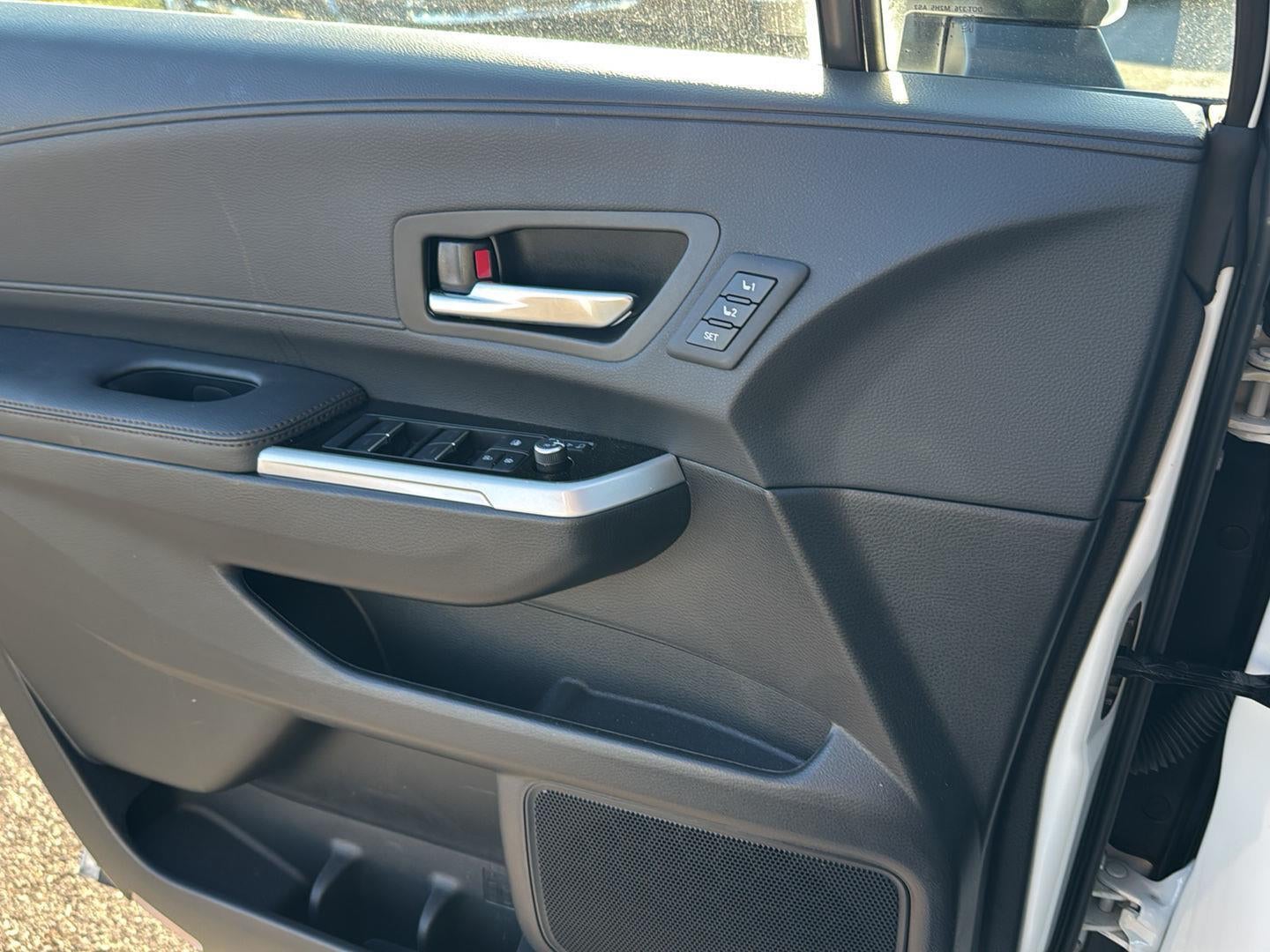 2025 Toyota Sienna Platinum 7-Passenger