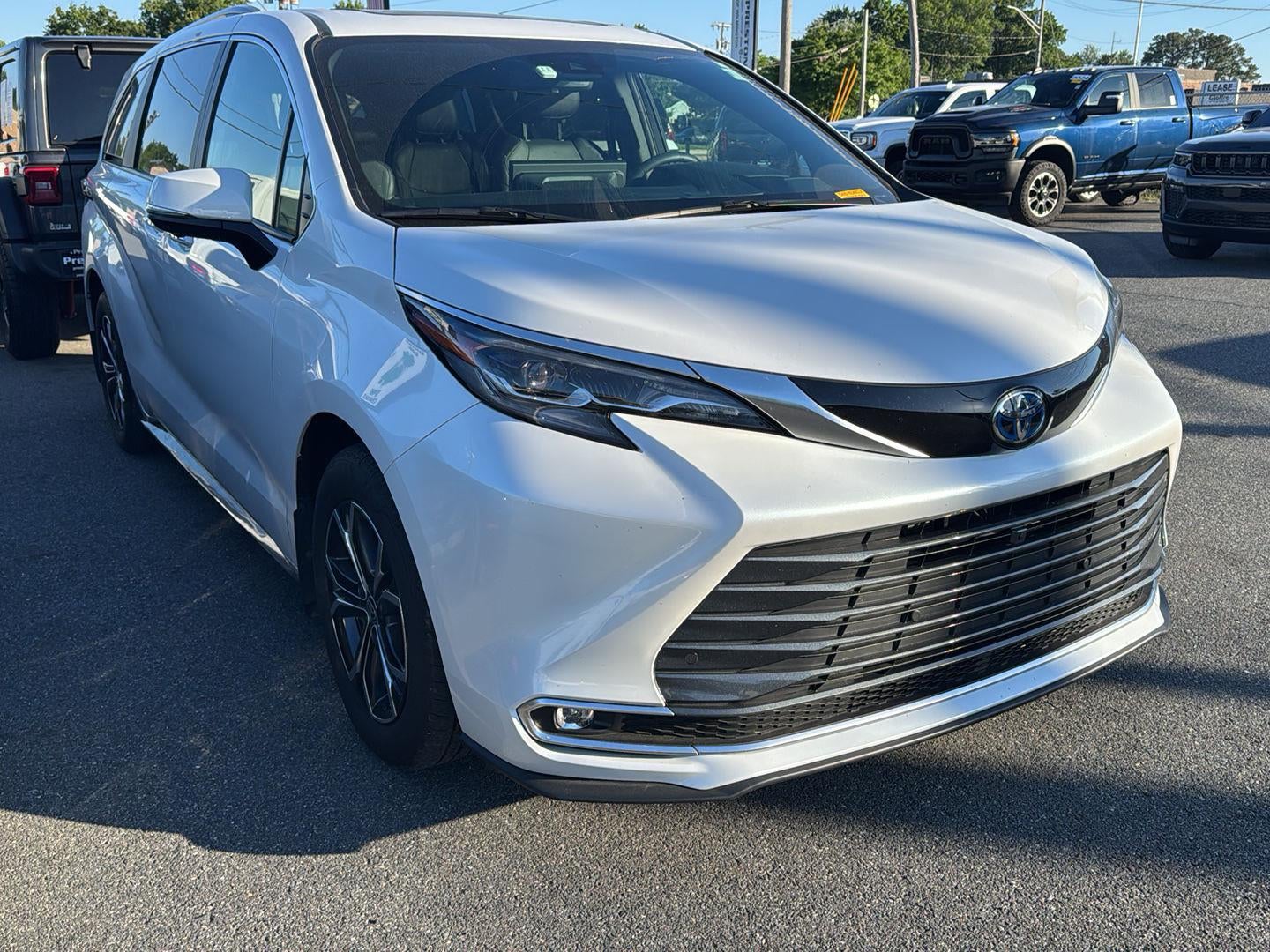 2025 Toyota Sienna Platinum 7-Passenger