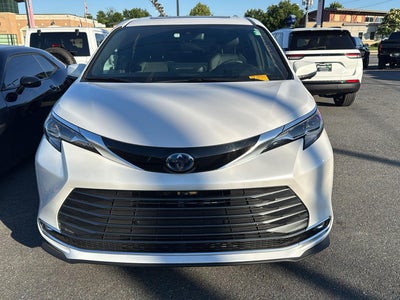 2025 Toyota Sienna Platinum 7-Passenger