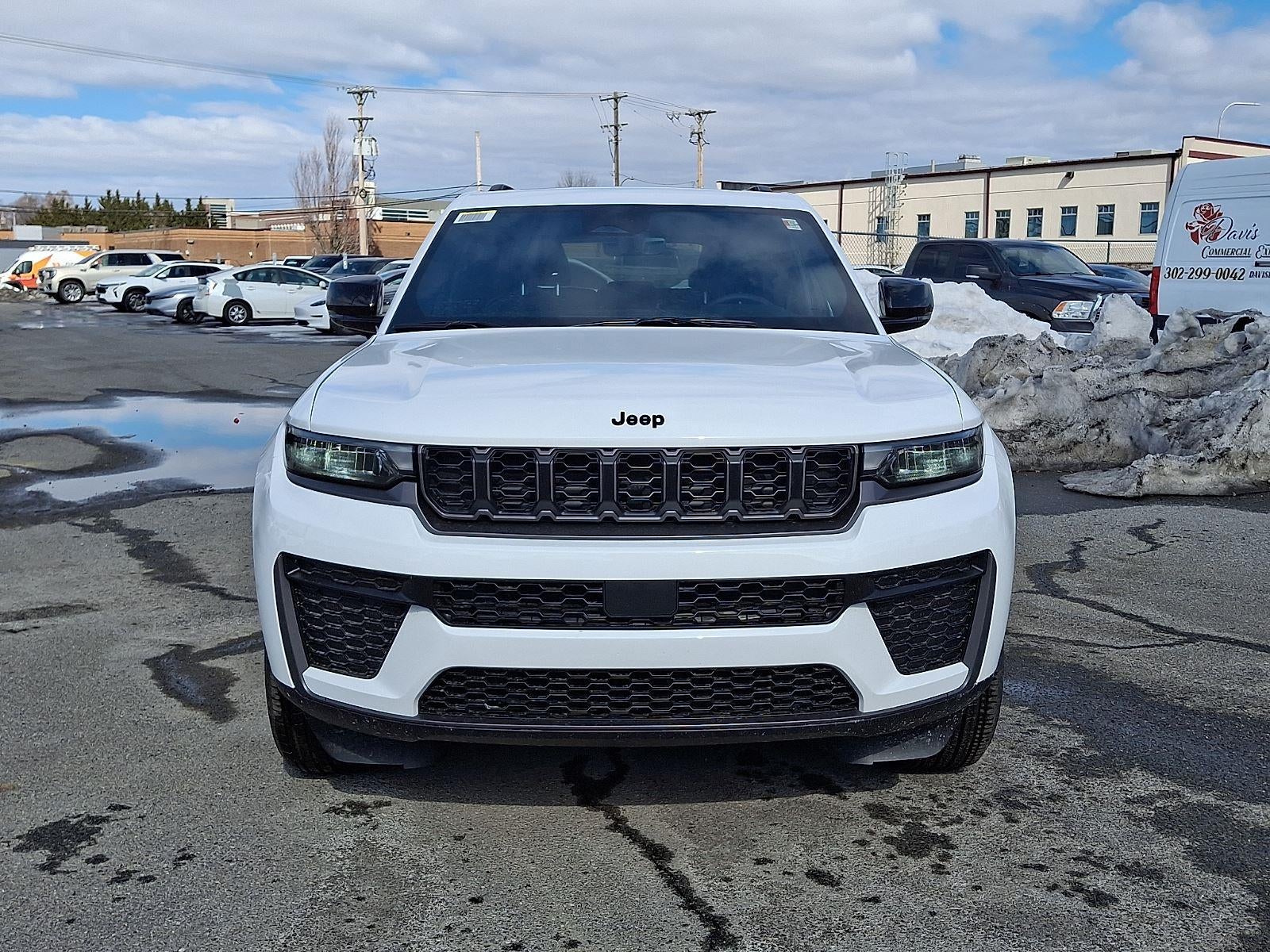 2026 Jeep Grand Cherokee Laredo Altitude