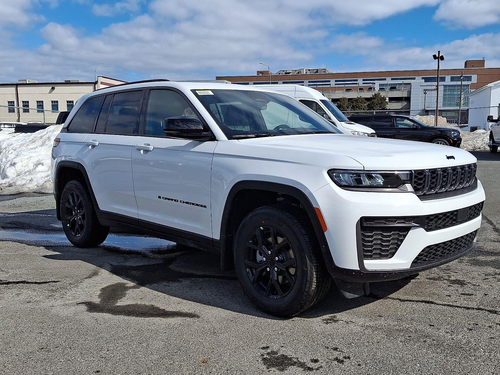 2026 Jeep Grand Cherokee Laredo Altitude