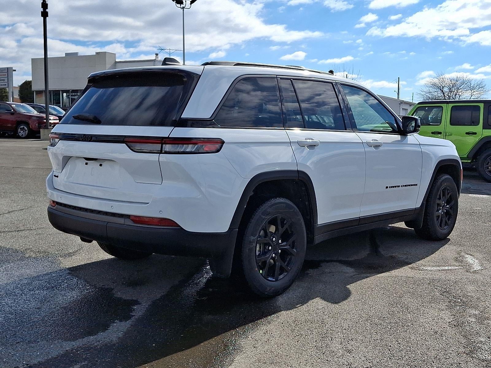 2026 Jeep Grand Cherokee Laredo Altitude