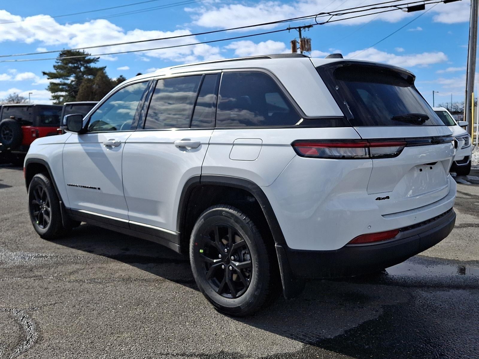 2026 Jeep Grand Cherokee Laredo Altitude