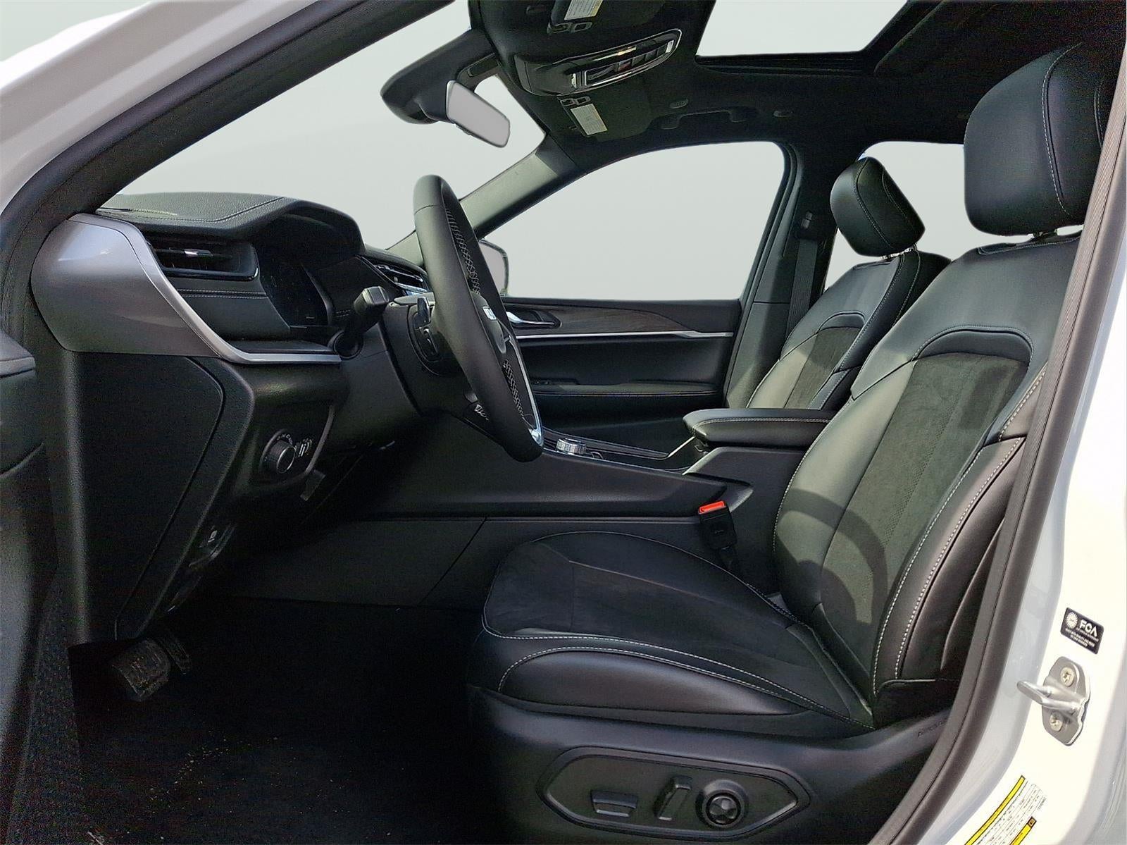 2026 Jeep Grand Cherokee Laredo Altitude