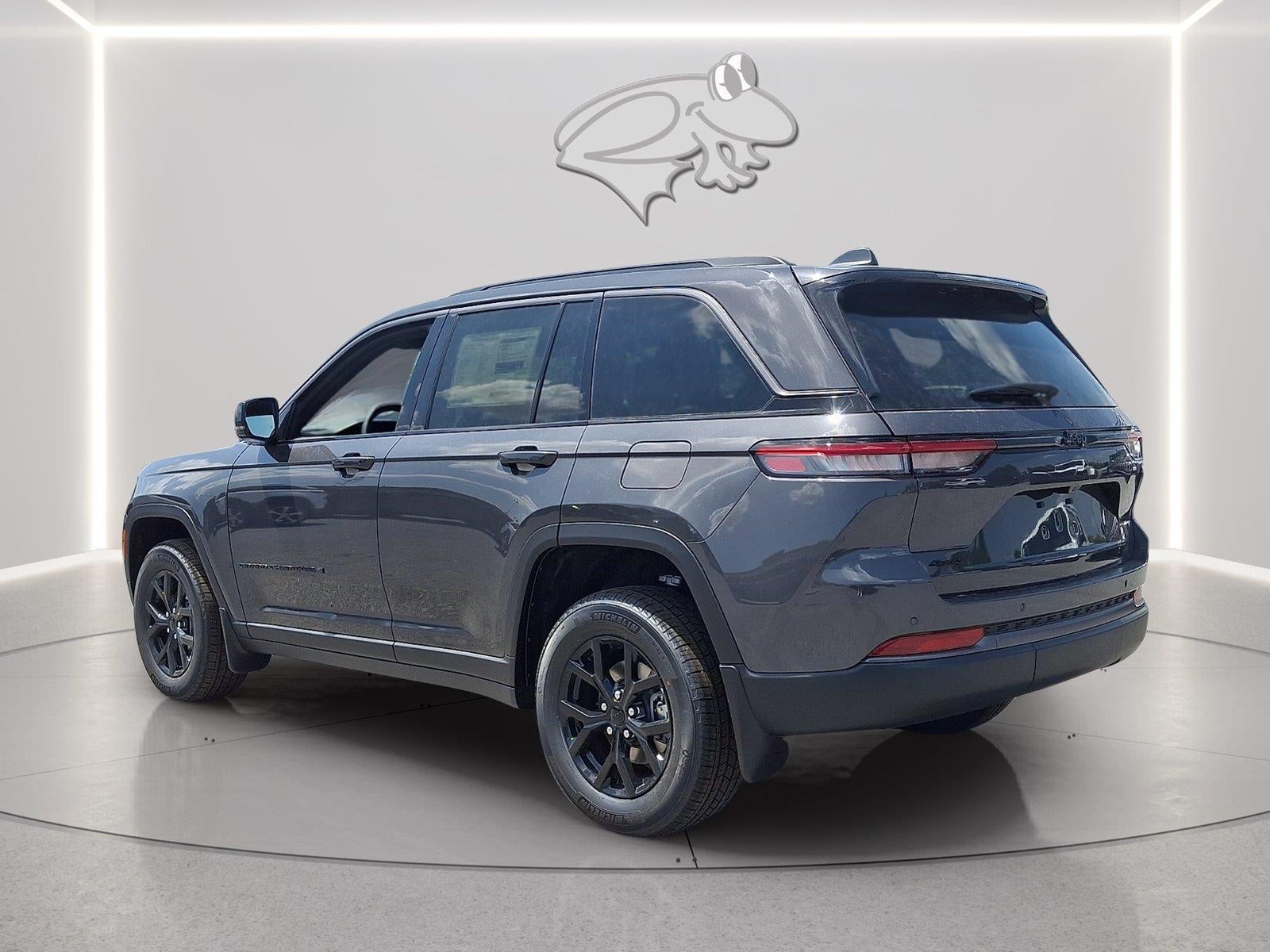 2026 Jeep Grand Cherokee Laredo Altitude