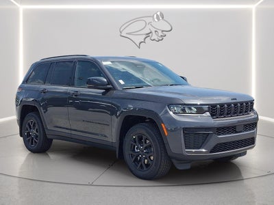 2026 Jeep Grand Cherokee Laredo Altitude