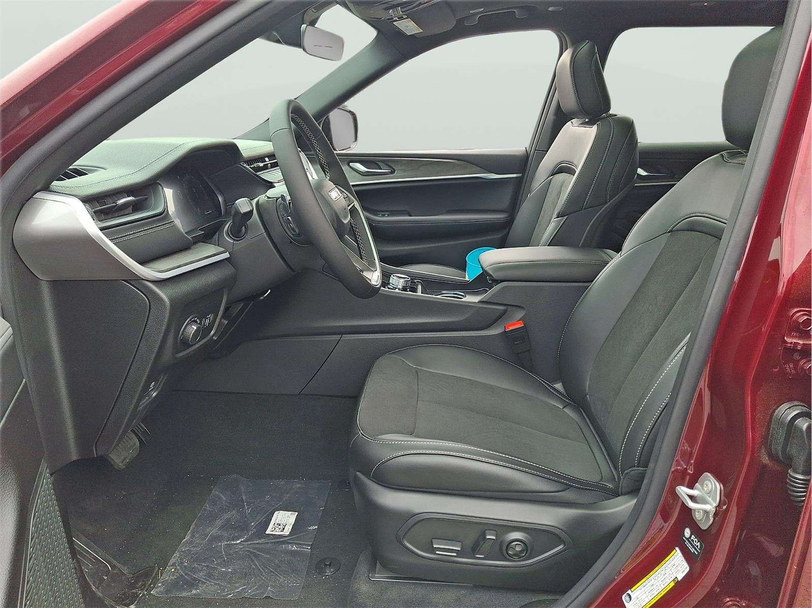 2026 Jeep Grand Cherokee L Laredo Altitude
