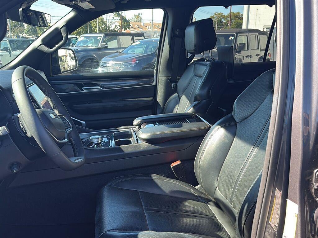 2023 Jeep Wagoneer BASE