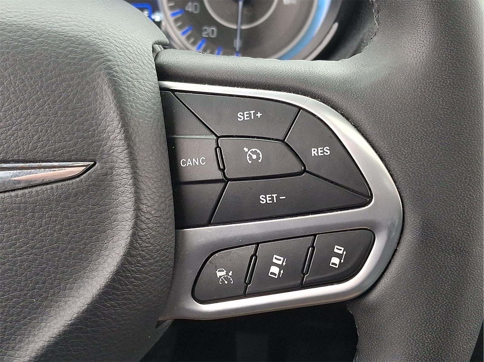 2023 Chrysler 300 300 Touring L