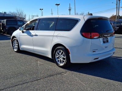 2022 Chrysler Voyager LX