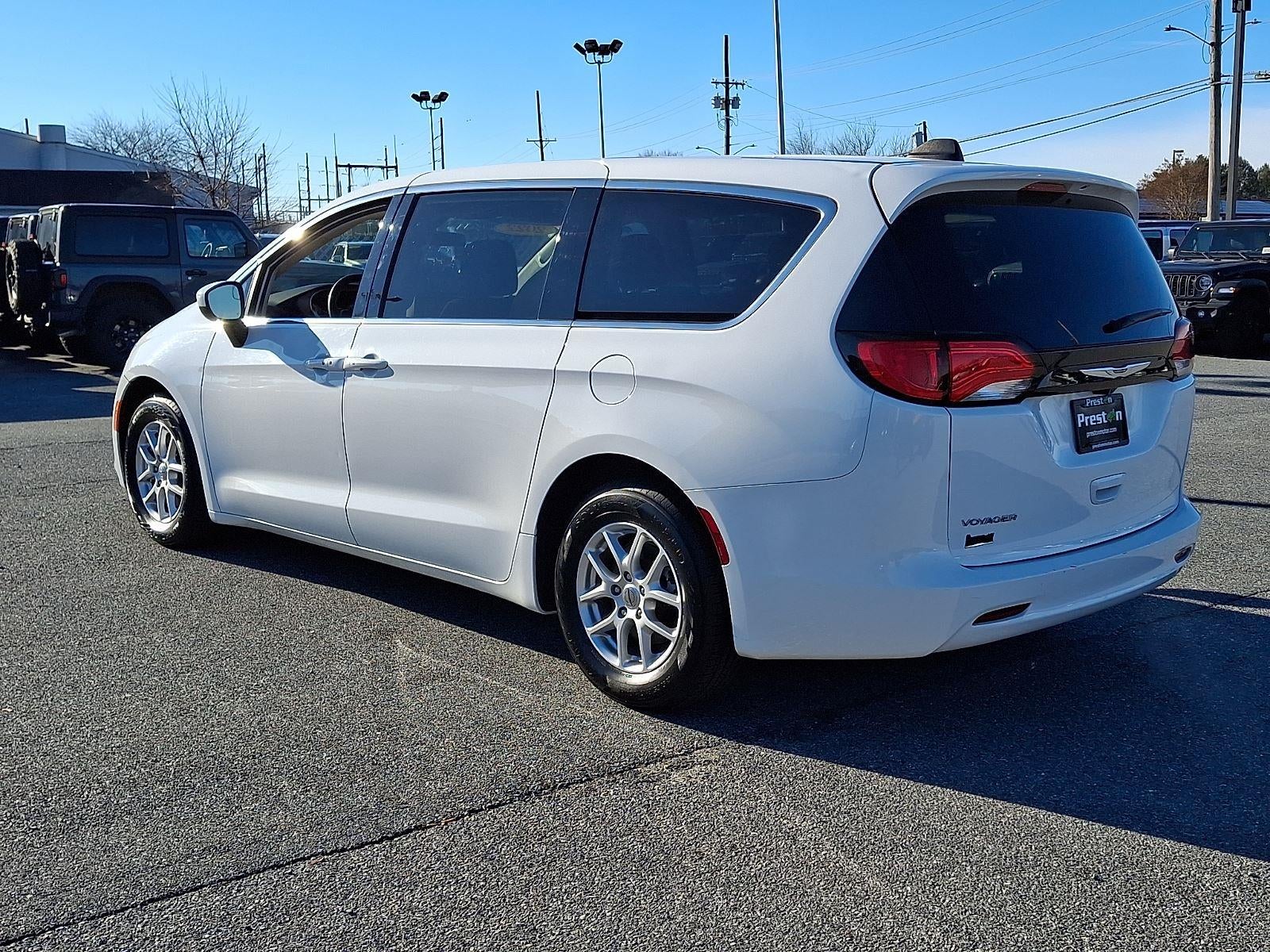 2022 Chrysler Voyager LX