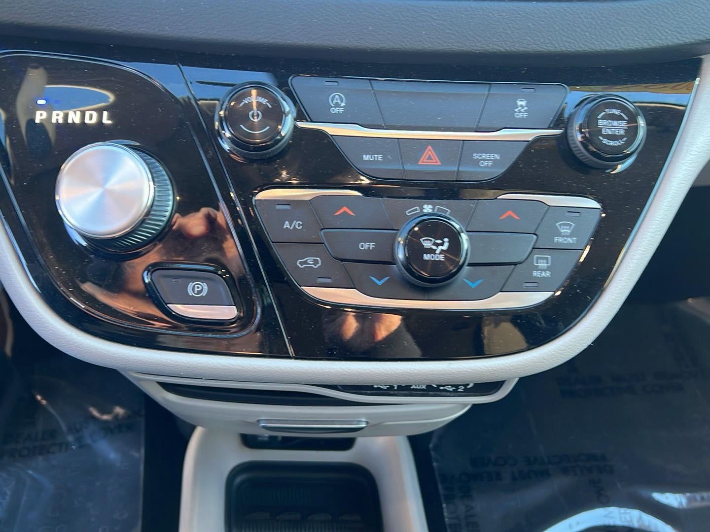 2022 Chrysler Voyager LX