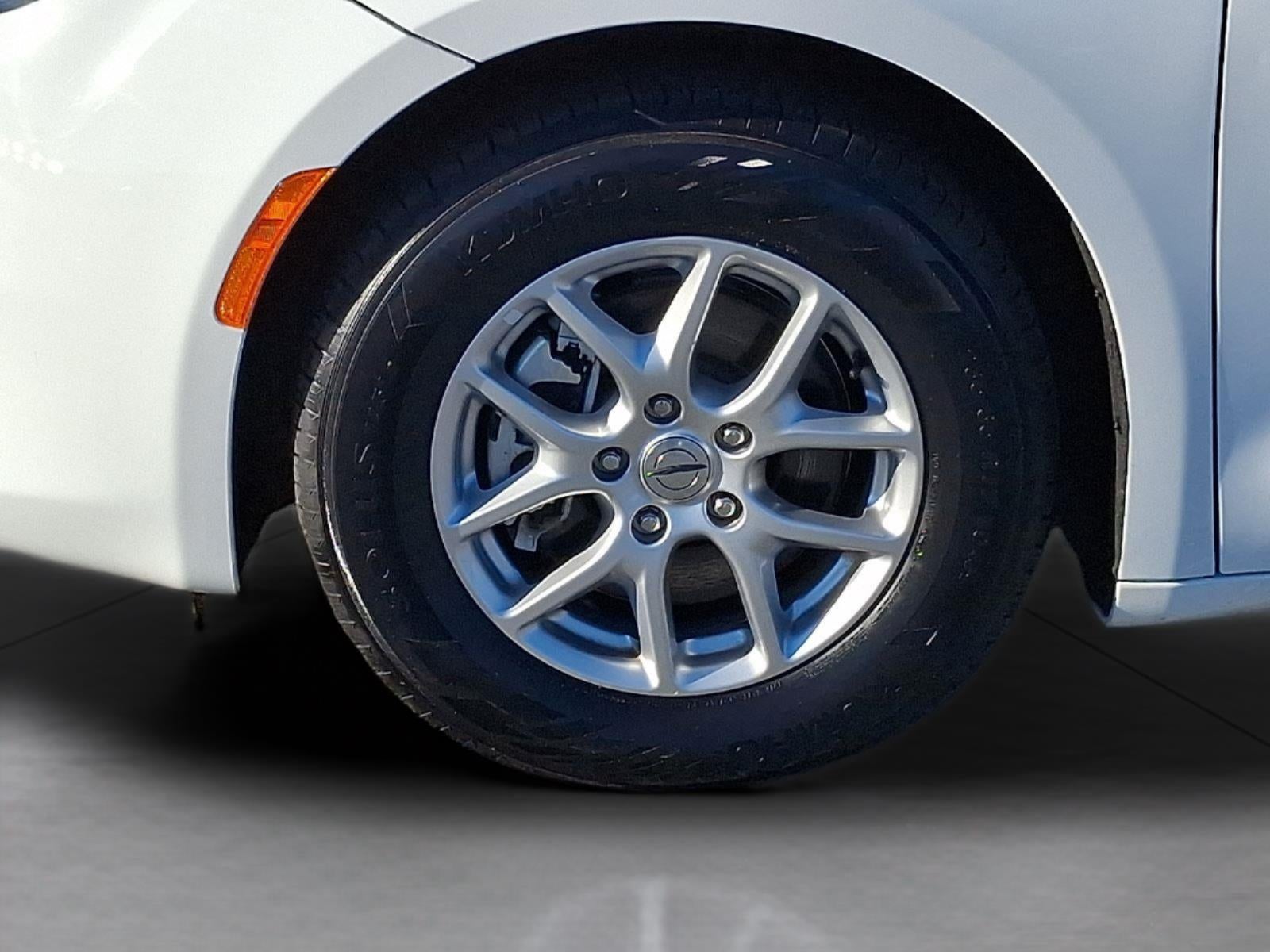 2022 Chrysler Voyager LX