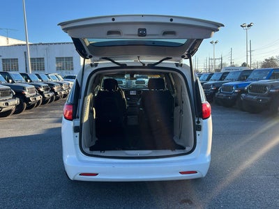 2022 Chrysler Voyager LX