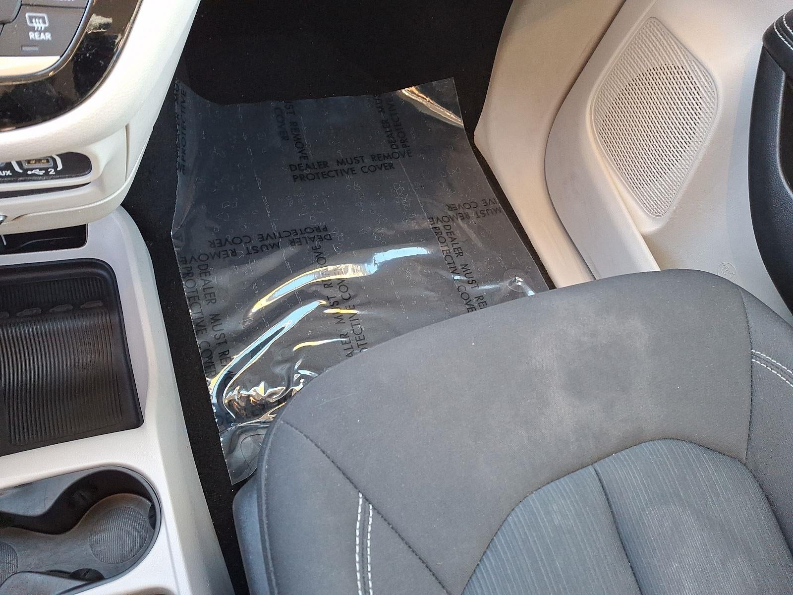 2022 Chrysler Voyager LX