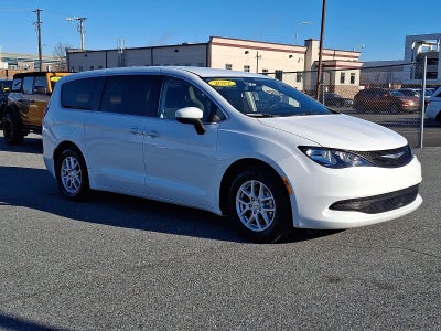2022 Chrysler Voyager LX