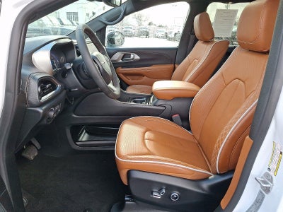 2025 Chrysler Pacifica Pinnacle