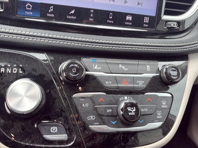 2024 Chrysler Pacifica Hybrid Select