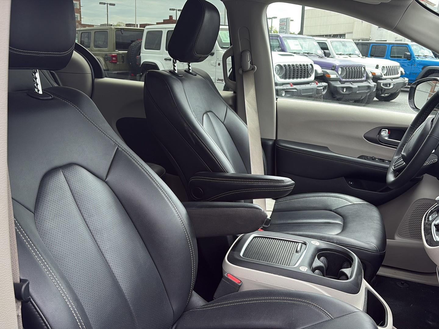 2024 Chrysler Pacifica Hybrid Select