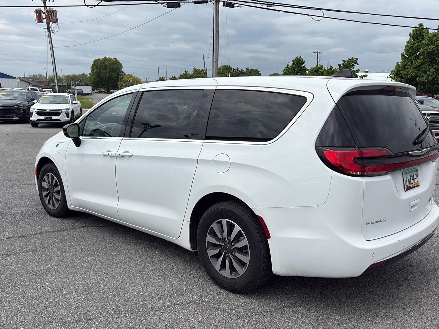 2024 Chrysler Pacifica Hybrid Select